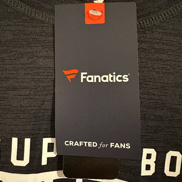 NWT Fanatics Tampa Bay Buccaneers NFL Super Bowl Two-Time Champions T-shirt - Picture 2 of 6